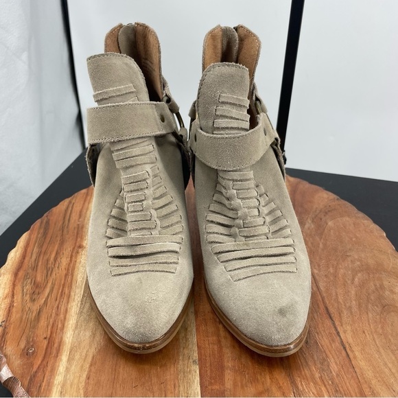 Seychelles Anthropologie Impossible Sand Booties Heel 7.5 suede - Picture 2 of 9